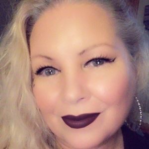 Meet your Posher, Elaine